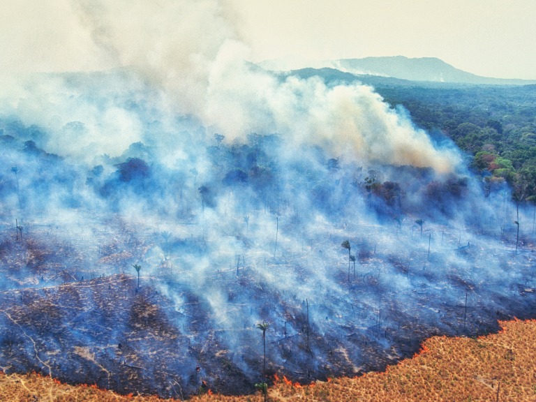 Arde-media-colombia-y-se-crean-rios-de-humo