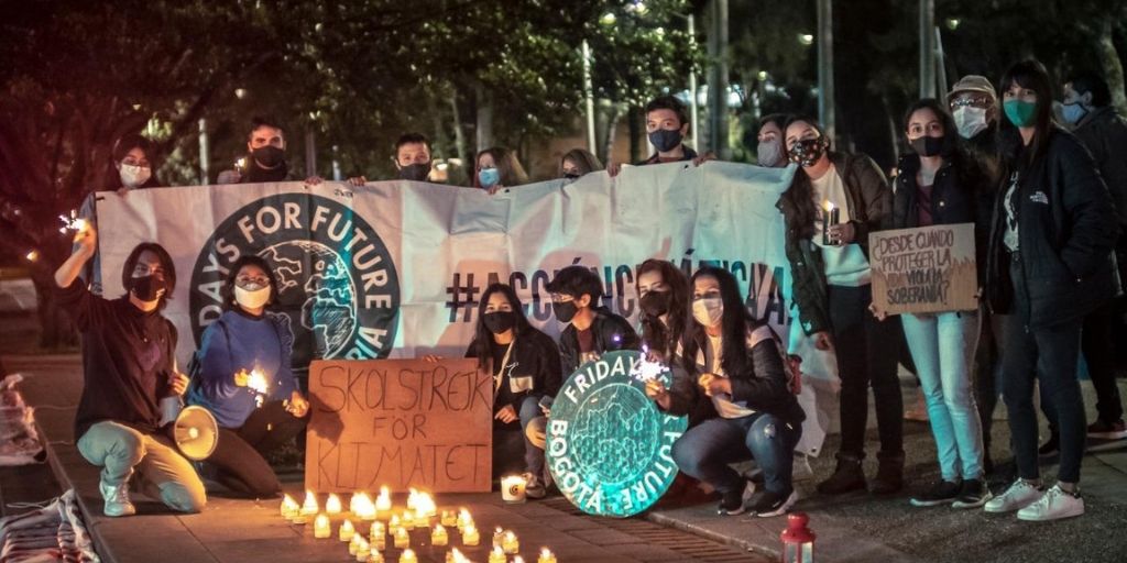El movimiento juvenil Fridays for Future protesta por la ratificación del Acuerdo de Escazú. Cortesía @Stevanjimenez