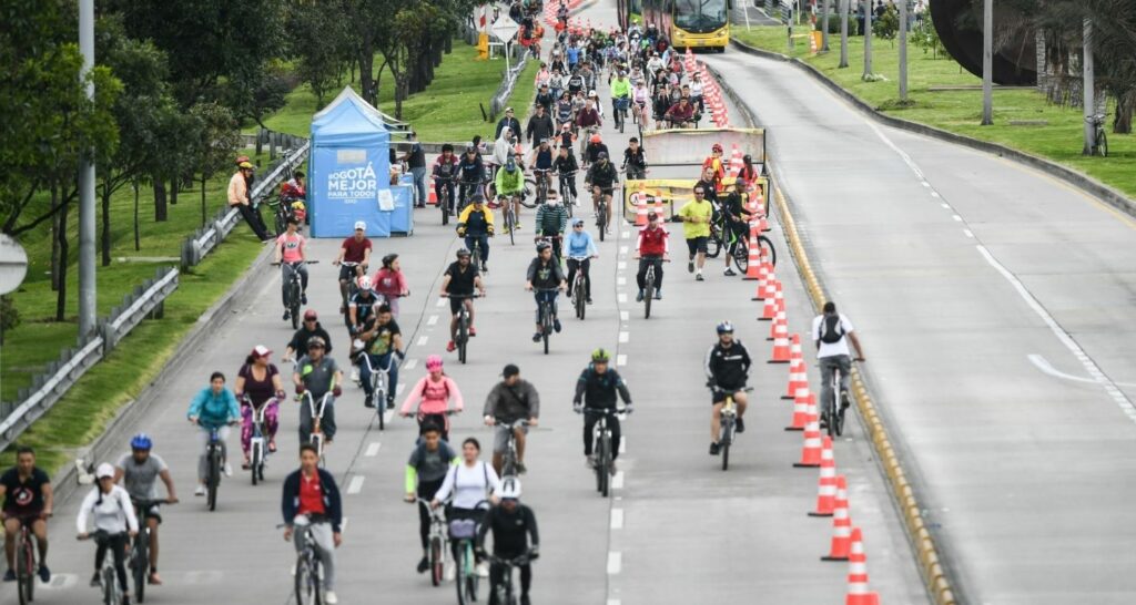 "Bogotá lleva décadas promoviendo exitosamente la bicicleta, desde los años 70, pero no ha puesto el mismo ahínco en salvaguardar la salud".