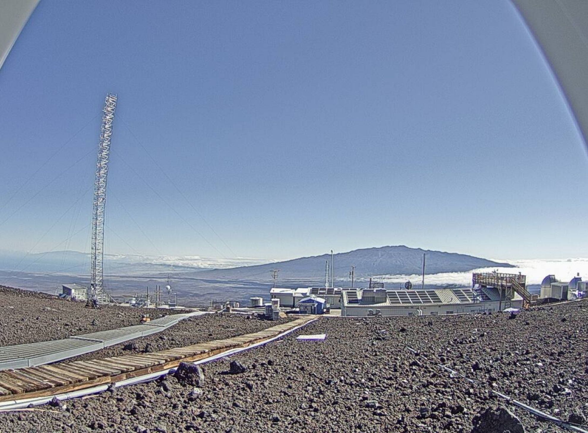 Imagen actual mirando el cielo del norte y Mauna Kea.