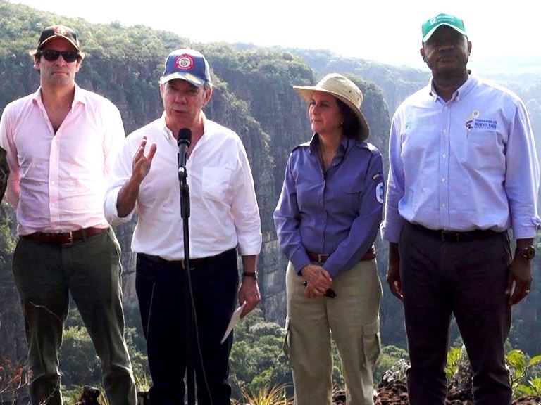 El-hambre-de-los-nukak-Juan-Manuel-Santos-Calderón-Alejandro-Santodomingo-Julia-Miranda-Londoño-Luis-Gilberto-Murillo